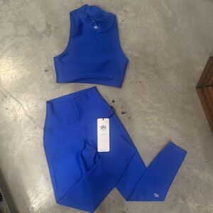 Alo yoga airlift blue set leggings + bra in cobalt blue